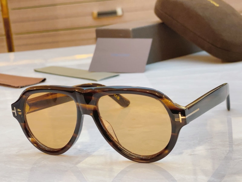 TOM FORD